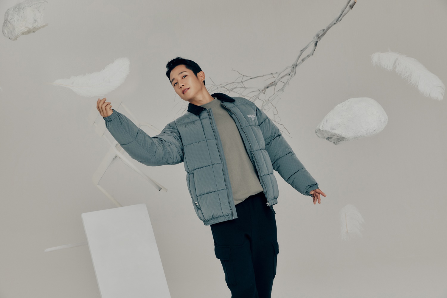 丁海寅最新代言宣传照曝光秋冬造型笑容暖