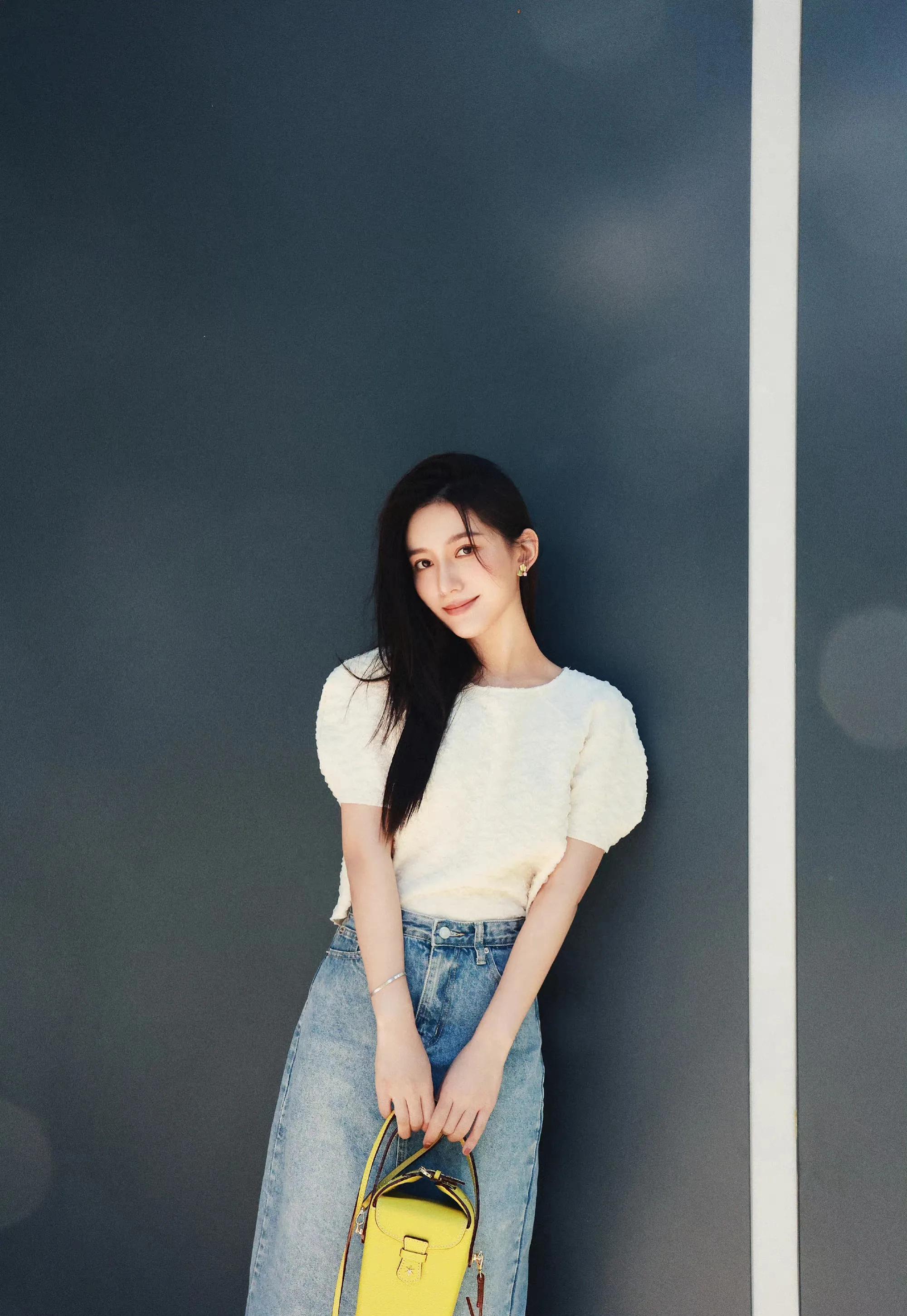 王姿允,清新漂亮,优雅迷人!__财经头条