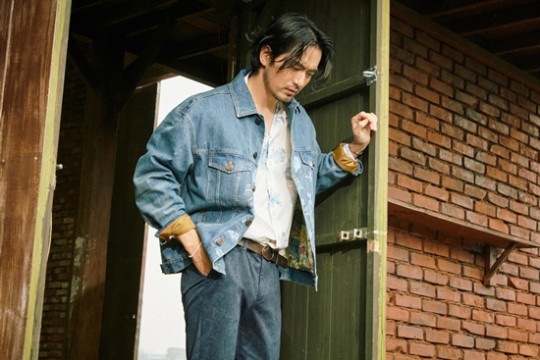 韩星李阵郁最新代言宣传照曝光蓄胡须十足男人味