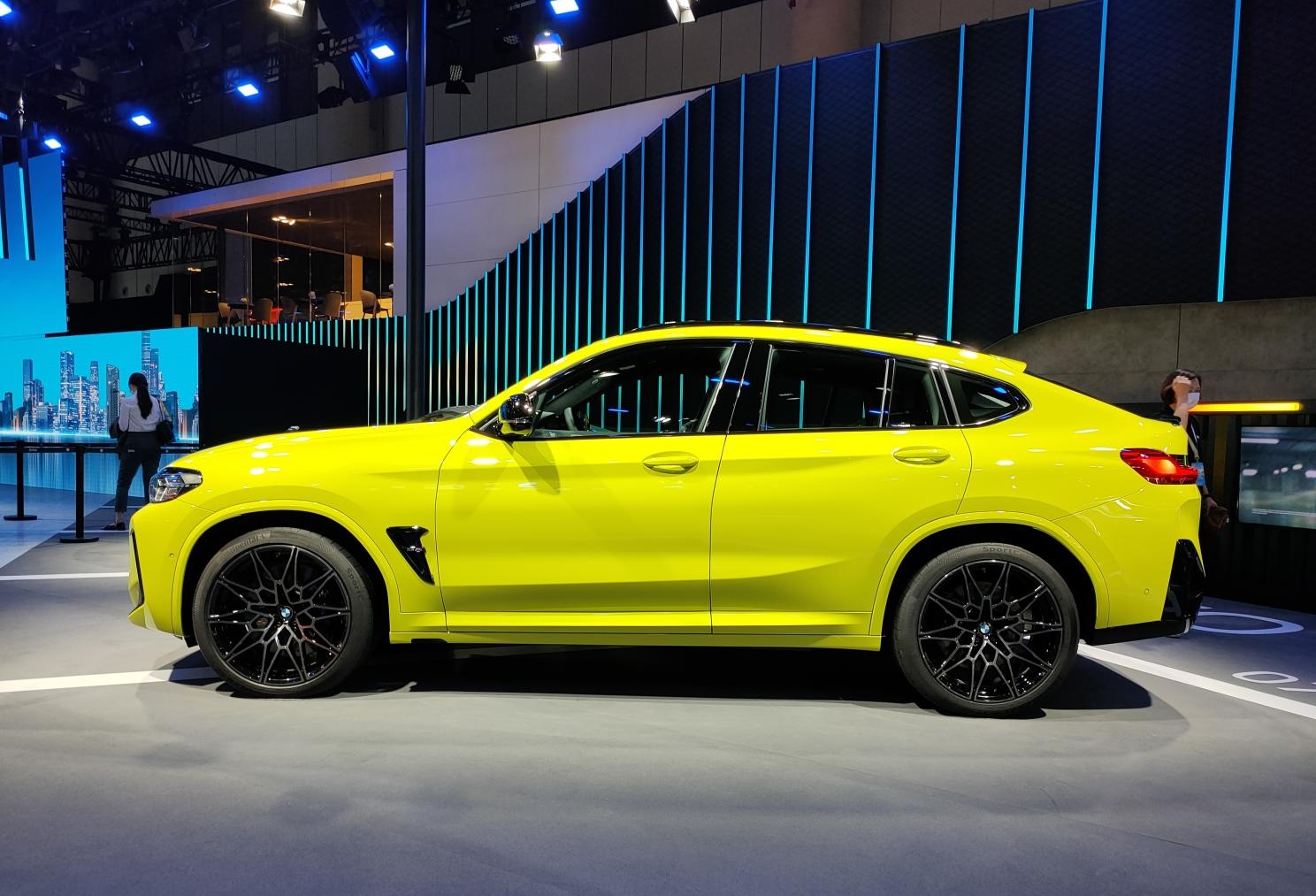宝马x4 m正式亮相成都车展,最大功率为352千瓦-新浪汽车