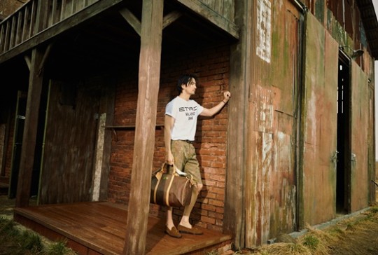 韩星李阵郁最新代言宣传照曝光蓄胡须十足男人味