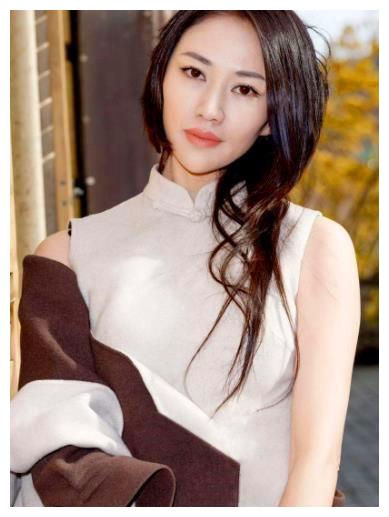 你们欣赏任泉的这个才女妻子黄琦雯么?
