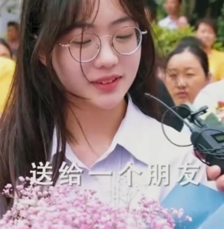 17岁满天星小姐姐有多漂亮新照片美哭百万粉丝网友国民闺女