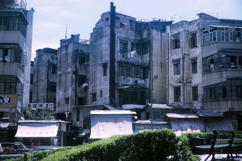 1970年的香港,罕见街拍老照片,市中心到处都是小轿车__财经头条
