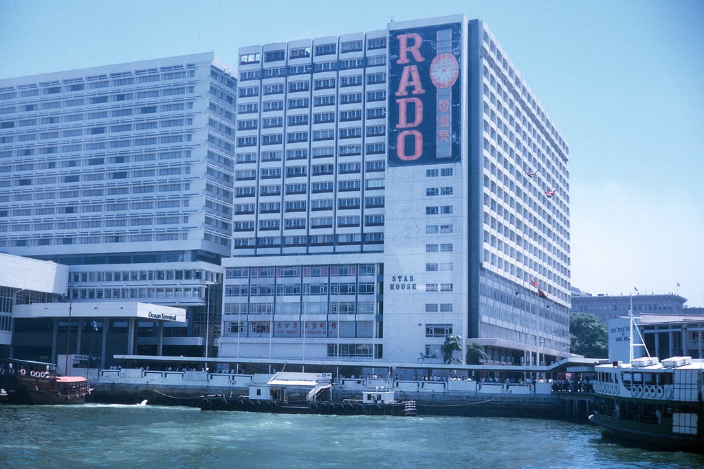 1970年的香港,罕见街拍老照片,市中心到处都是小轿车__财经头条