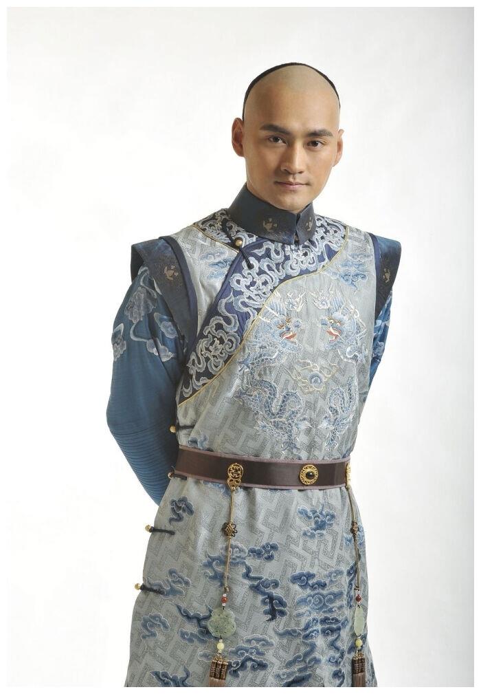 贵妃升级为皇贵妃之后,尽管永琪成为了荣亲王,他还是没能活过十五阿哥