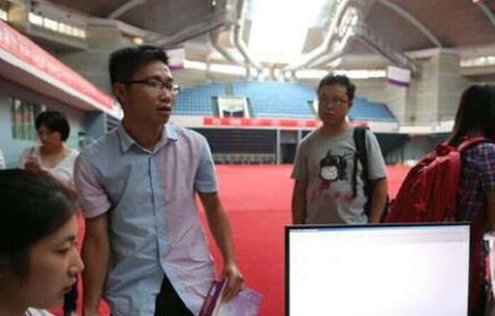 八次复读拒绝八所名校,非清华不上32岁才如愿,理想是找个好老婆休闲区蓝鸢梦想 - Www.slyday.coM 八次复读拒绝八所名校,非清华不上32岁才如愿,理想是找个好老婆休闲区蓝鸢梦想 - Www.slyday.coM