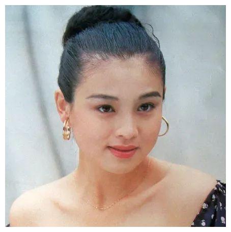 和宋丹丹曾是妯娌49岁赵明明婚姻坎坷被英宁抛弃息影单身至今