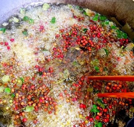 自制花椒油万万不可直接下锅炸记住这个方法花椒油又麻又香