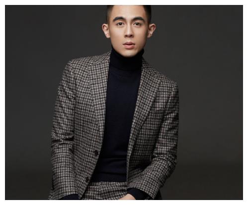 62岁郭凯敏两妻所生儿子都高颜值 大儿子与他神似 幼子已进娱乐圈