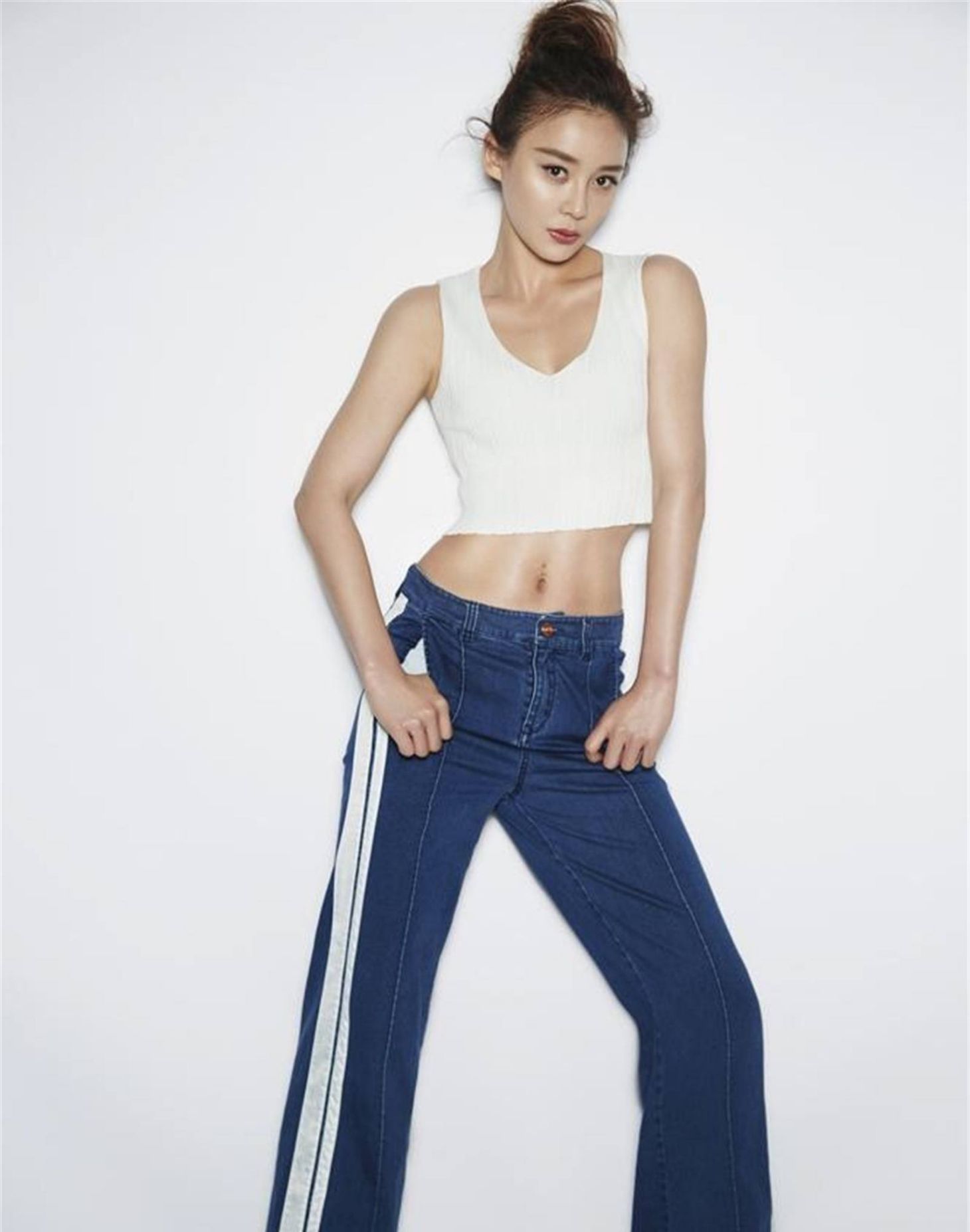 明星袁姗姗80后实力演员青春靓丽是备受争议的女明星