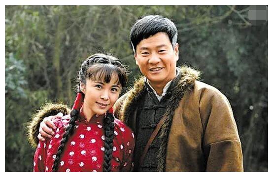与发妻结婚5年,却因戏生情与小8岁女星相恋,今前妻成著名主持人