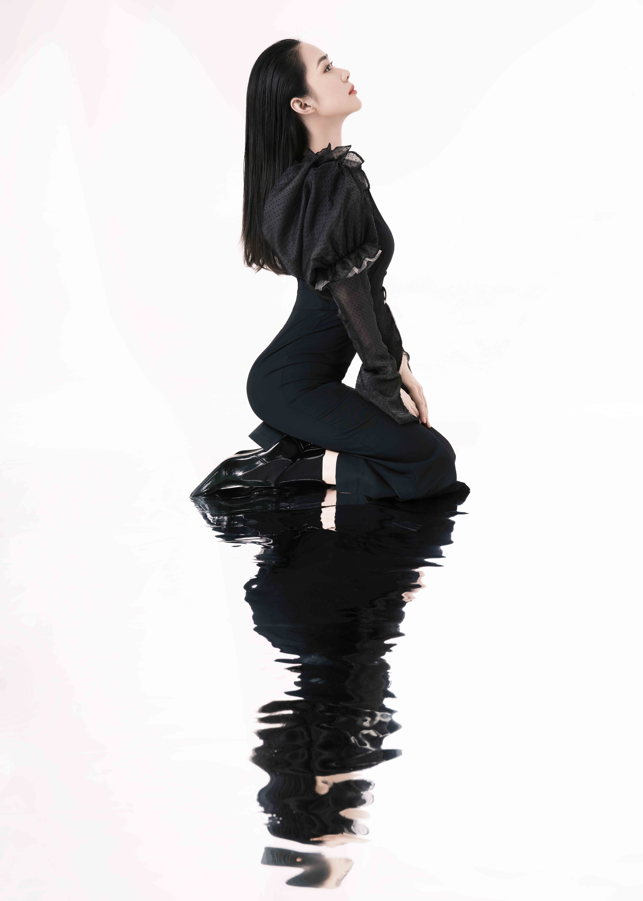 纪录片《中国》第二季,舞剑少女韩聪聪镜面写真曝光__财经头条