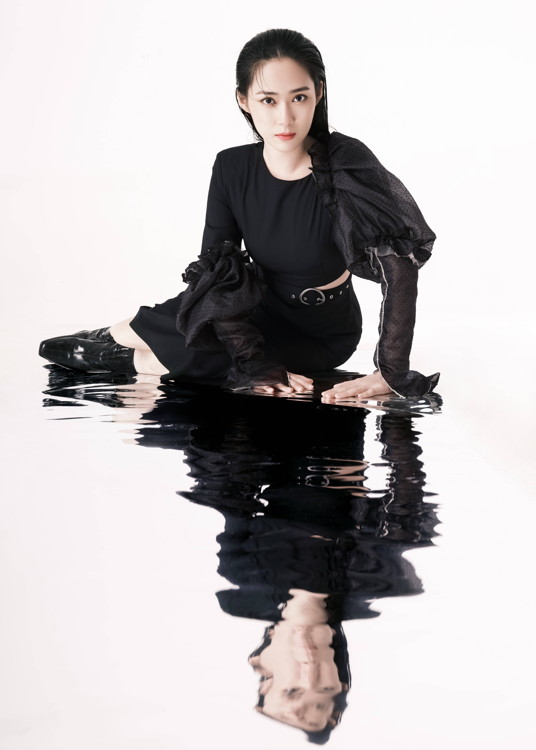 纪录片《中国》第二季,舞剑少女韩聪聪镜面写真曝光__财经头条