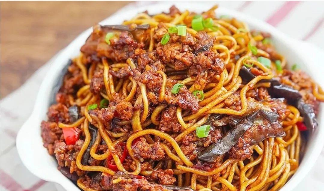 多汁入味的肉末茄子焖面懒人必备一次成功