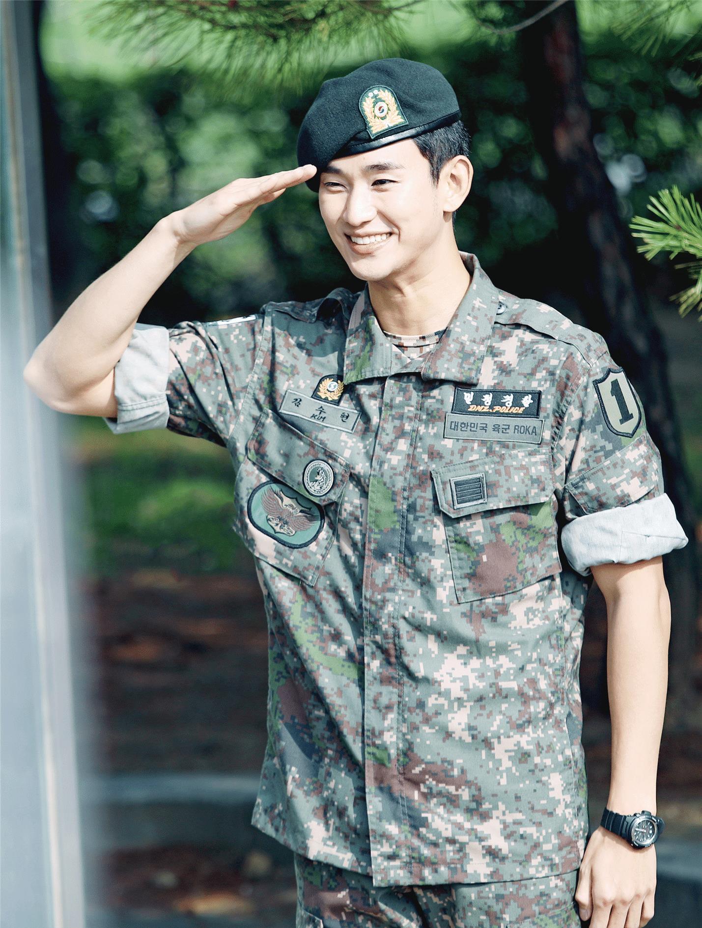 金秀贤退伍瘦了已投入新剧拍摄不仅西装更把衬衫一穿到底