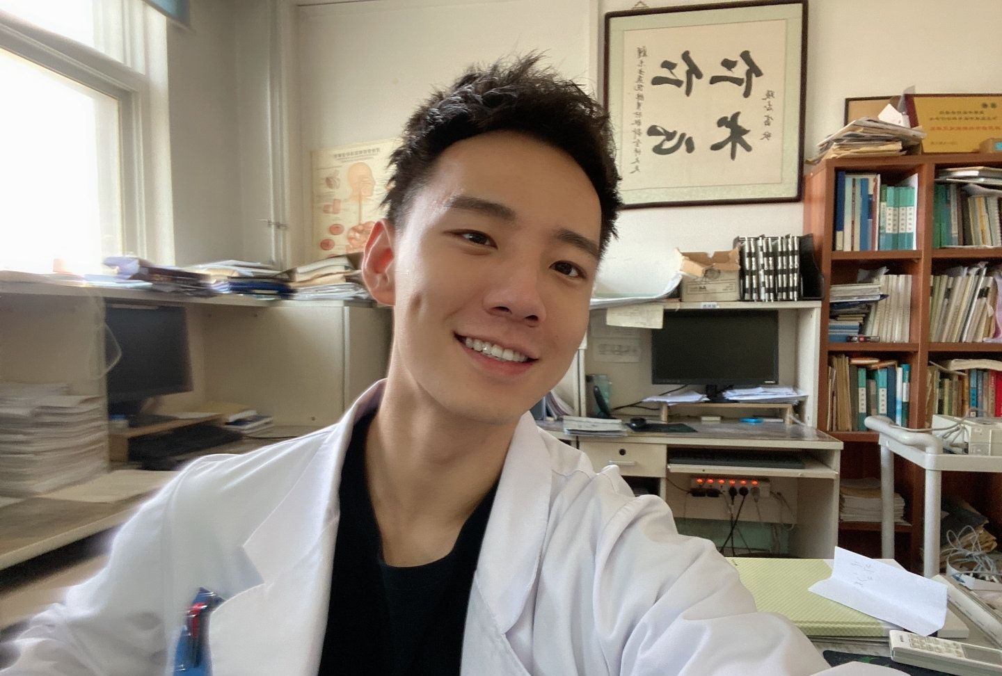 组图爱好健身的北京26岁185cm中医小哥哥有酒窝的男生真帅