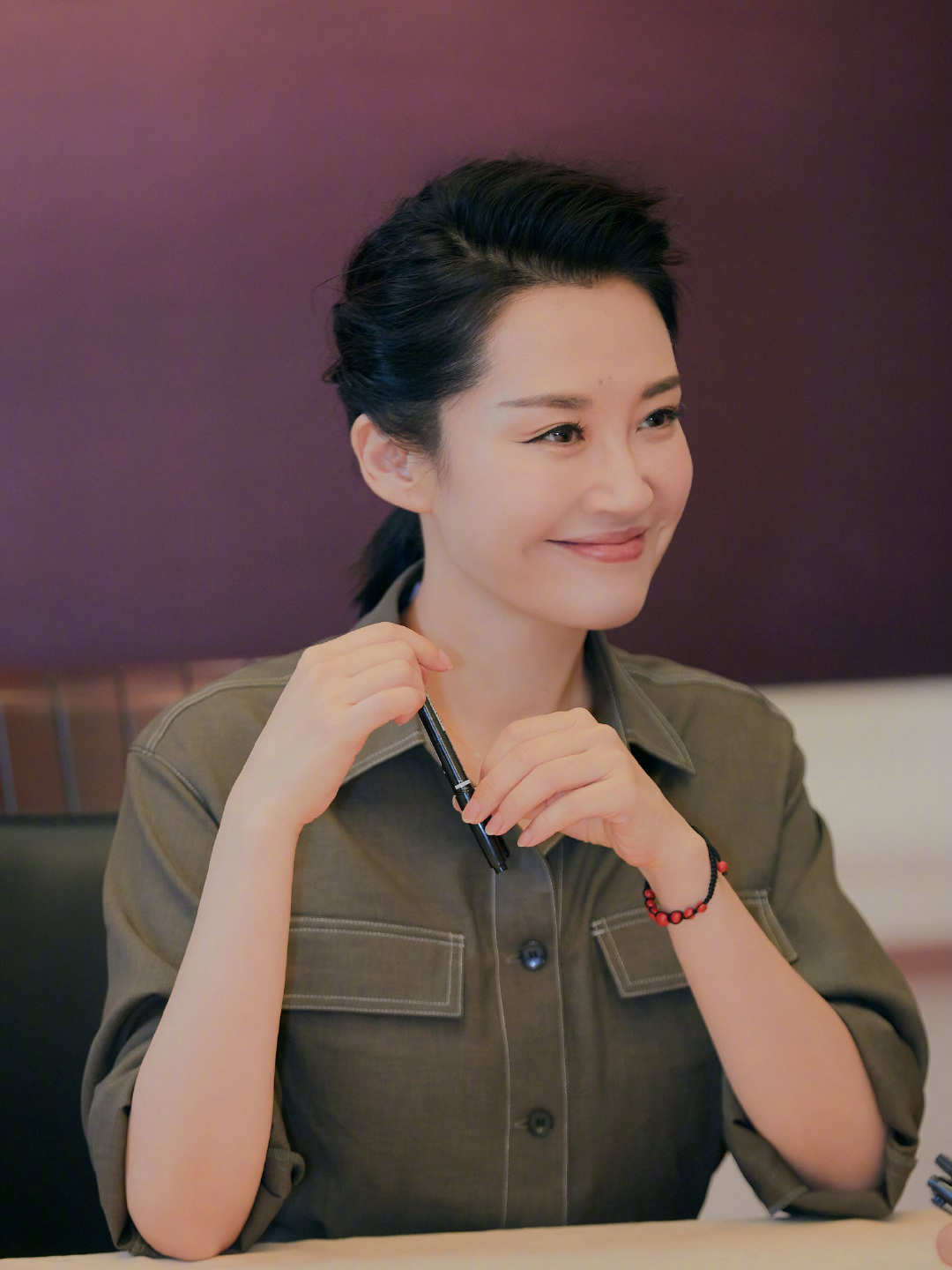 许晴穿一身连体裤少女感爆棚