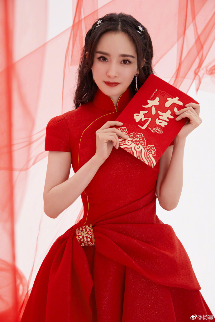 杨幂过年迷人美照欣赏送祝福啊