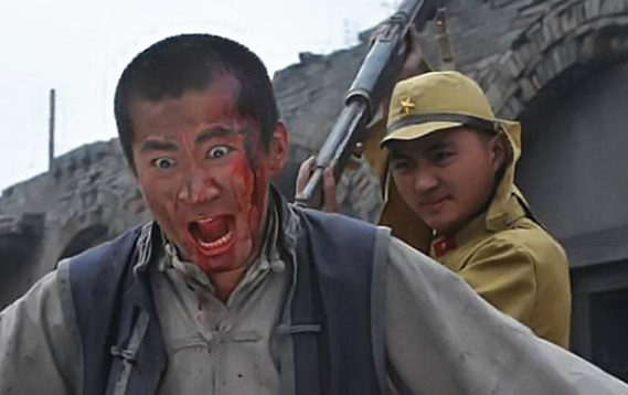 抗日神剧:轻功躲子弹我忍,包子手雷我忍,燕双鹰的皮衣我忍不了_高清