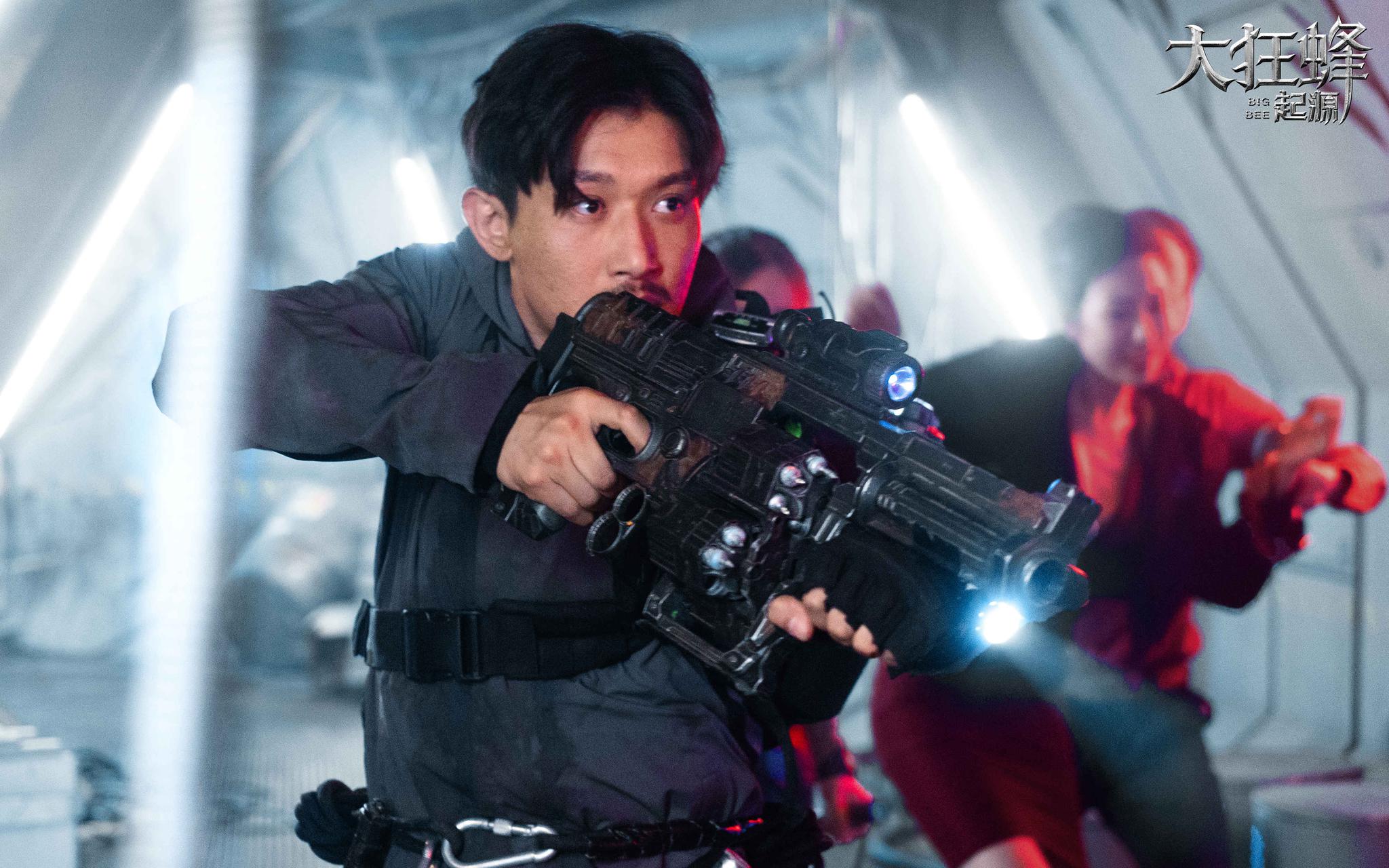 大狂蜂起源定档625人蜂激战上演密室逃脱