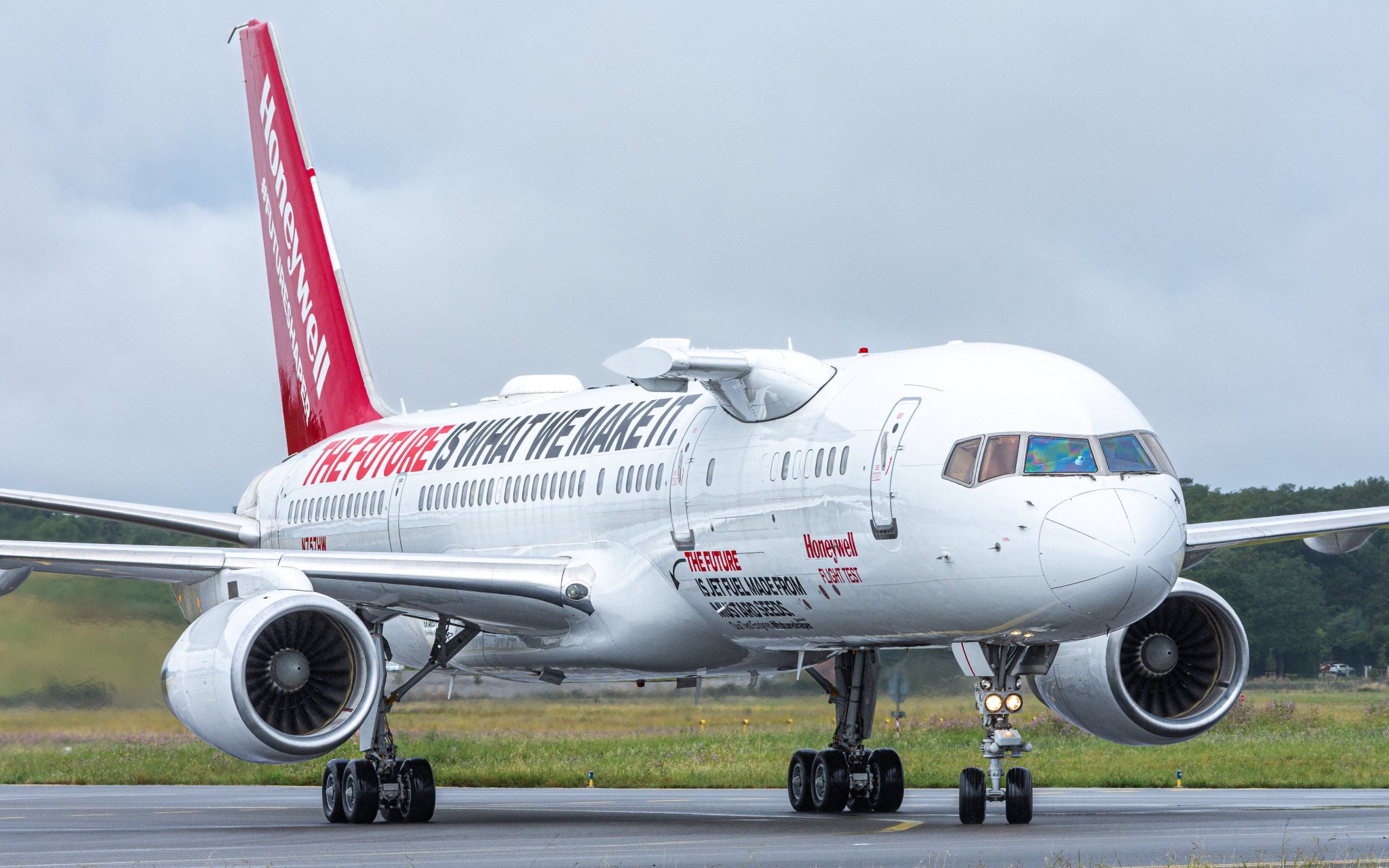 霍尼韦尔一架机龄超40年的波音757,改装后成空中测试平台.