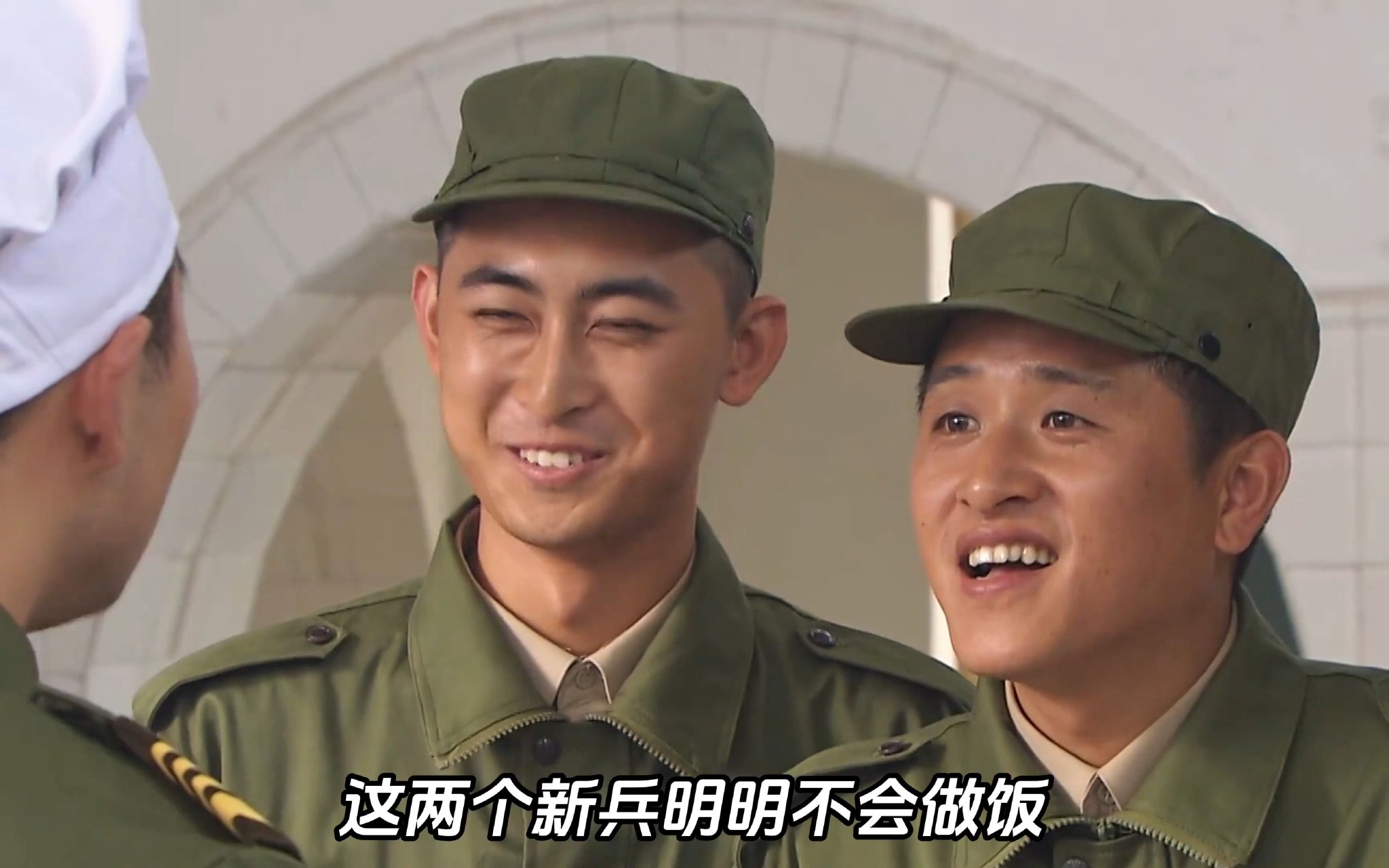 这个新兵明明不会做饭，但却跑到厨房去帮忙，背后原因意想不到