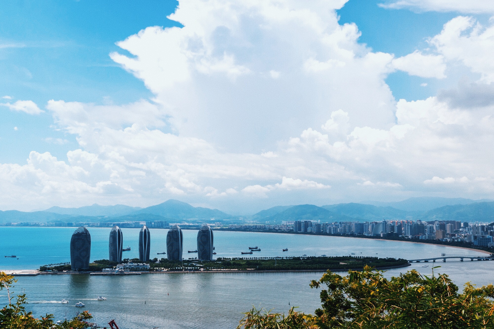 海南旅游,为什么大家都喜欢去三亚?而少有人去海南省会海口