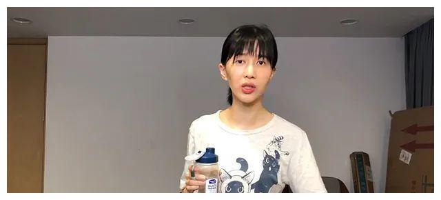 papi酱孩子随父姓被网友群嘲对不起女权不是形式