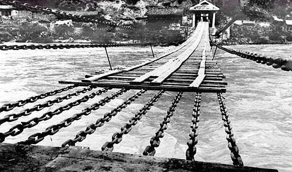 红军飞夺泸定桥时,敌人为何只拆木板不炸桥?原因令人唏嘘感慨休闲区蓝鸢梦想 - Www.slyday.coM 红军飞夺泸定桥时,敌人为何只拆木板不炸桥?原因令人唏嘘感慨休闲区蓝鸢梦想 - Www.slyday.coM