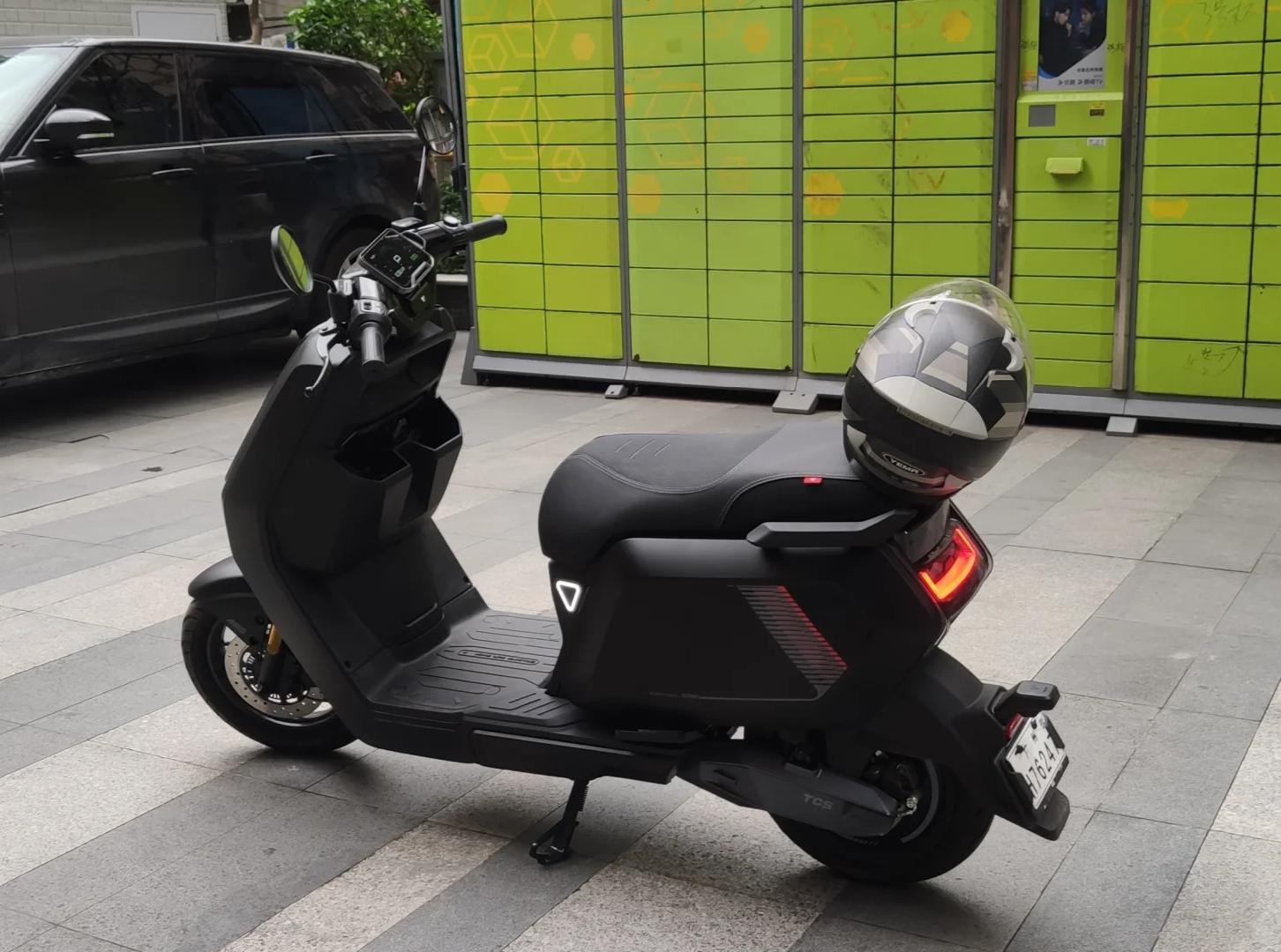 电动车入选新中产三件套,买九号好还是小牛好?实车对比看看