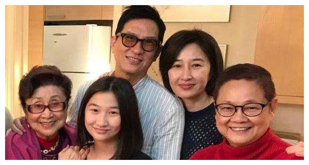 有种"遗传"叫张家辉女儿,美到"挡不住",网友:甘愿等你长大