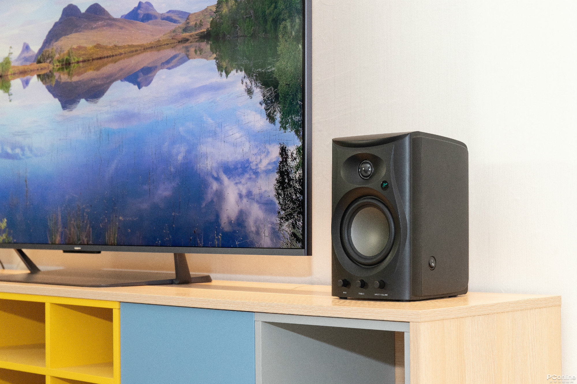 惠威c1200音箱图赏桌面上的精致演奏家