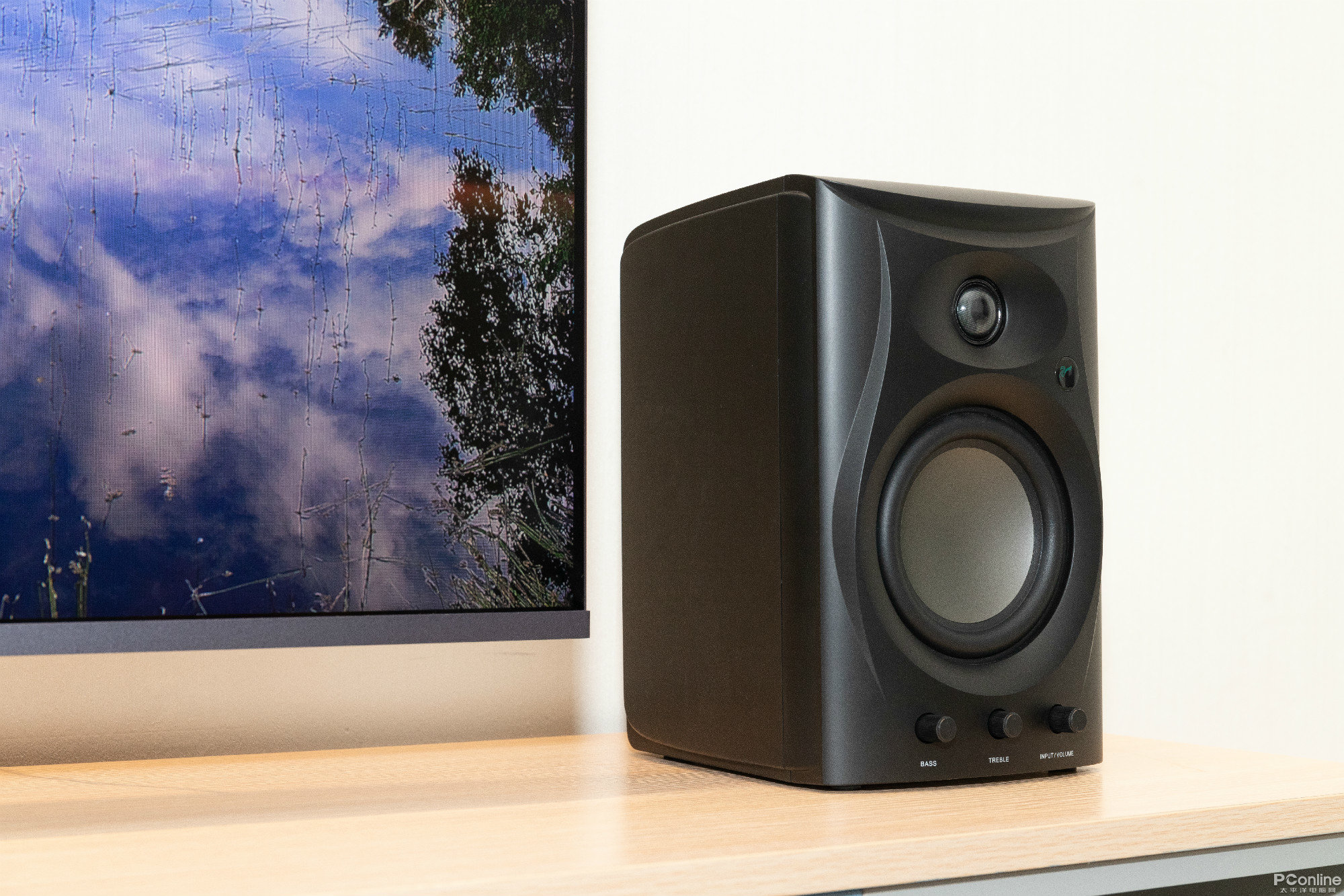 惠威c1200音箱图赏桌面上的精致演奏家