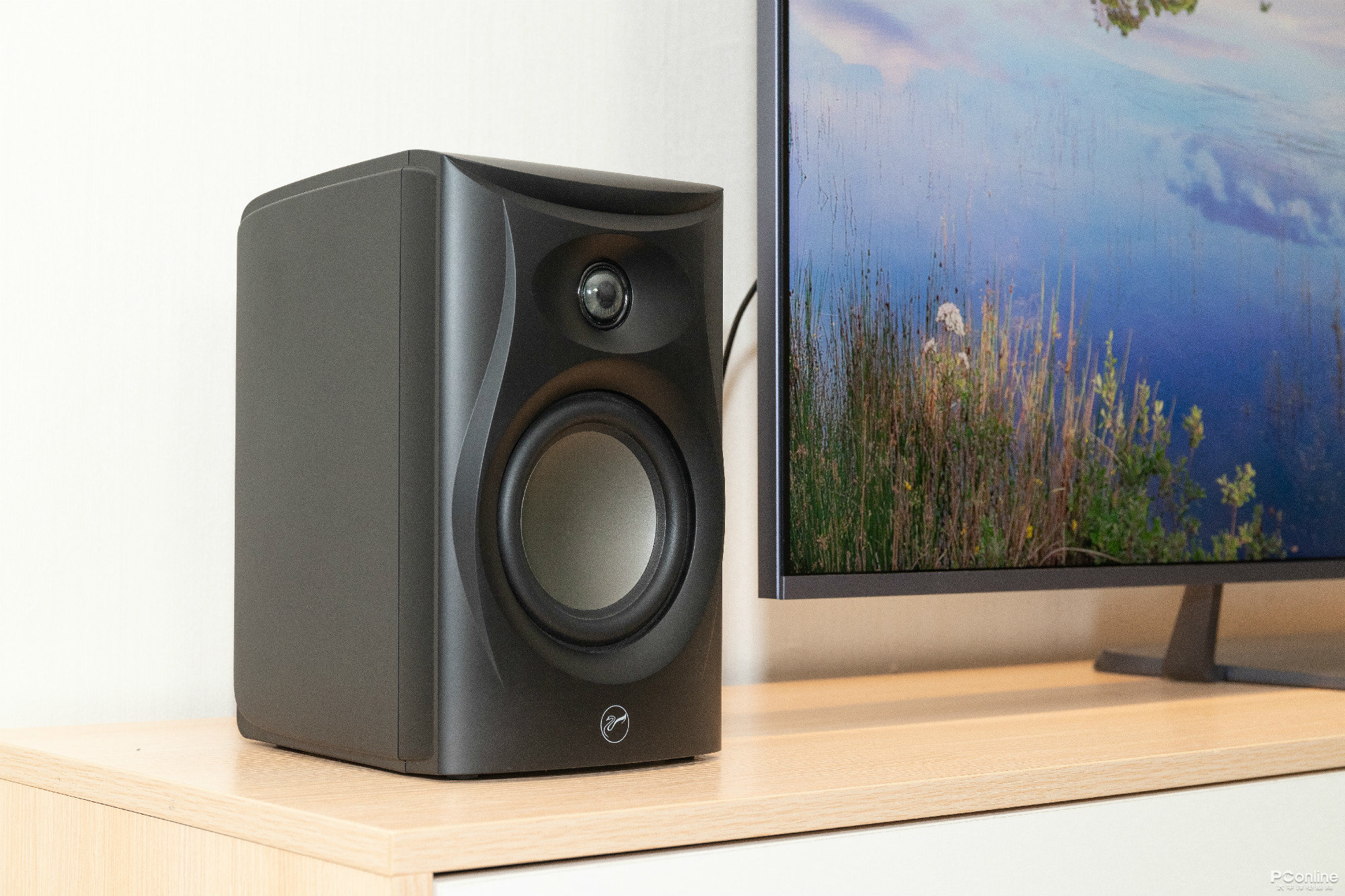 惠威c1200音箱图赏桌面上的精致演奏家