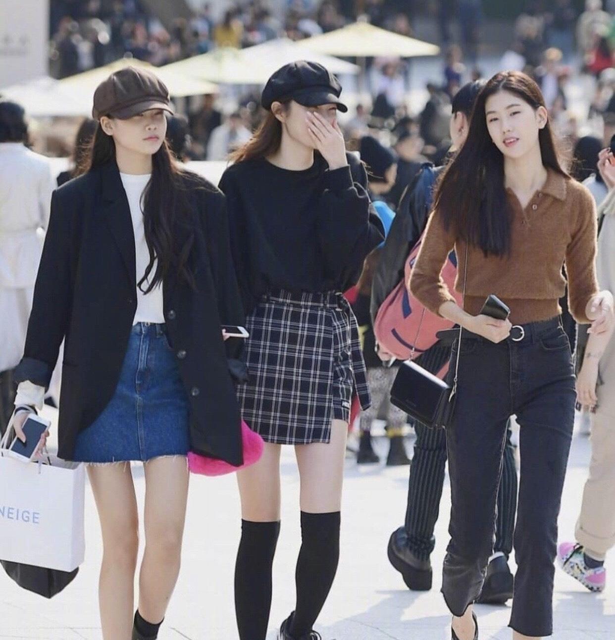 韩系街拍:简约时尚穿搭的"范本",让你紧随时尚潮流!