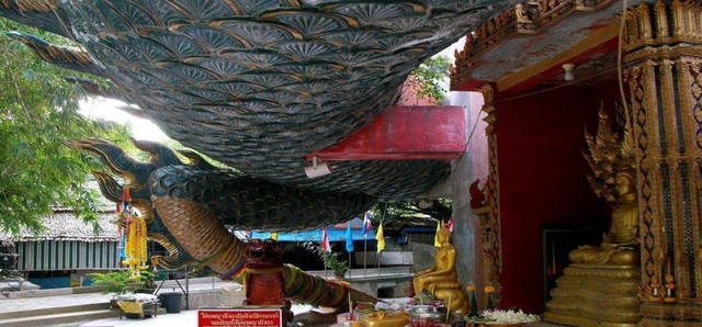 泰国最霸气的寺庙，高80米，用龙身当楼梯，僧侣：拒绝被当成景点休闲区蓝鸢梦想 - Www.slyday.coM