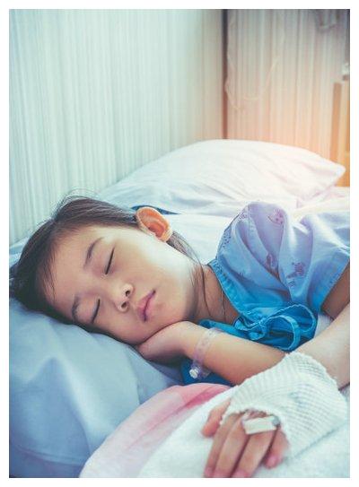 冬天孩子睡觉时,3样东西不要放在枕头边,从此起床不咳嗽