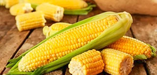 煮玉米时，记着别用清水直接煮，放上2样料，玉米软糯又香甜休闲区蓝鸢梦想 - Www.slyday.coM