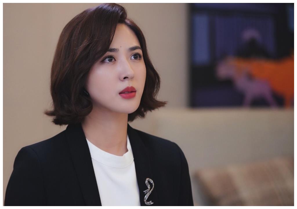 杨幂女助理因颜值太高,被导演相中;搭档胡歌出演影视剧一战成名