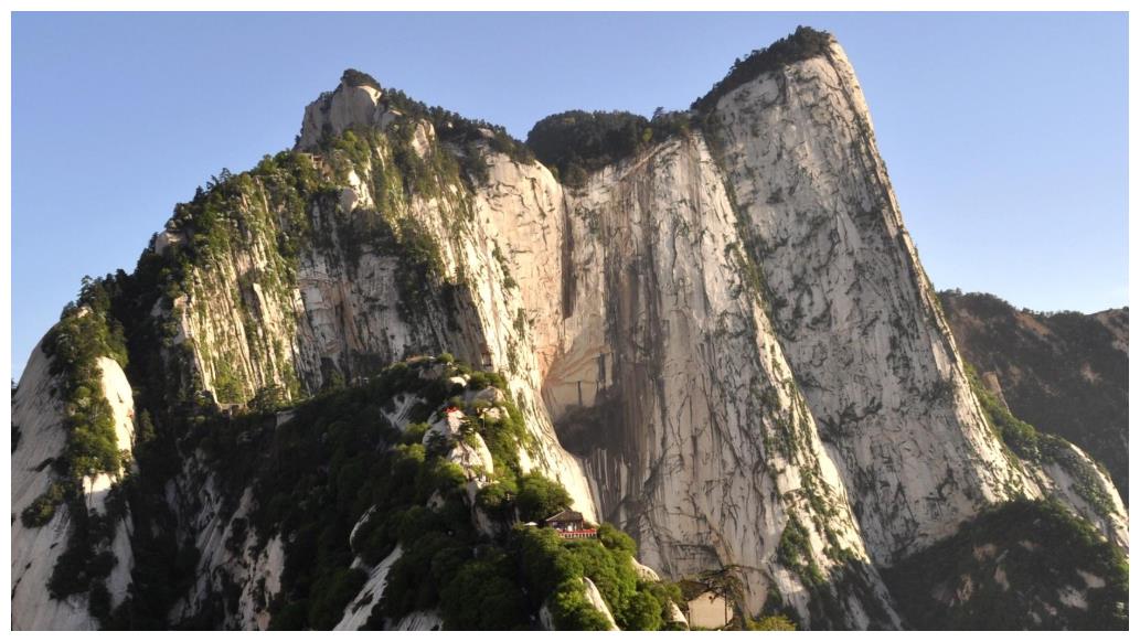 中国最"危险"的山,垂直90度必须借助绳索,一旦开爬绝不能反悔