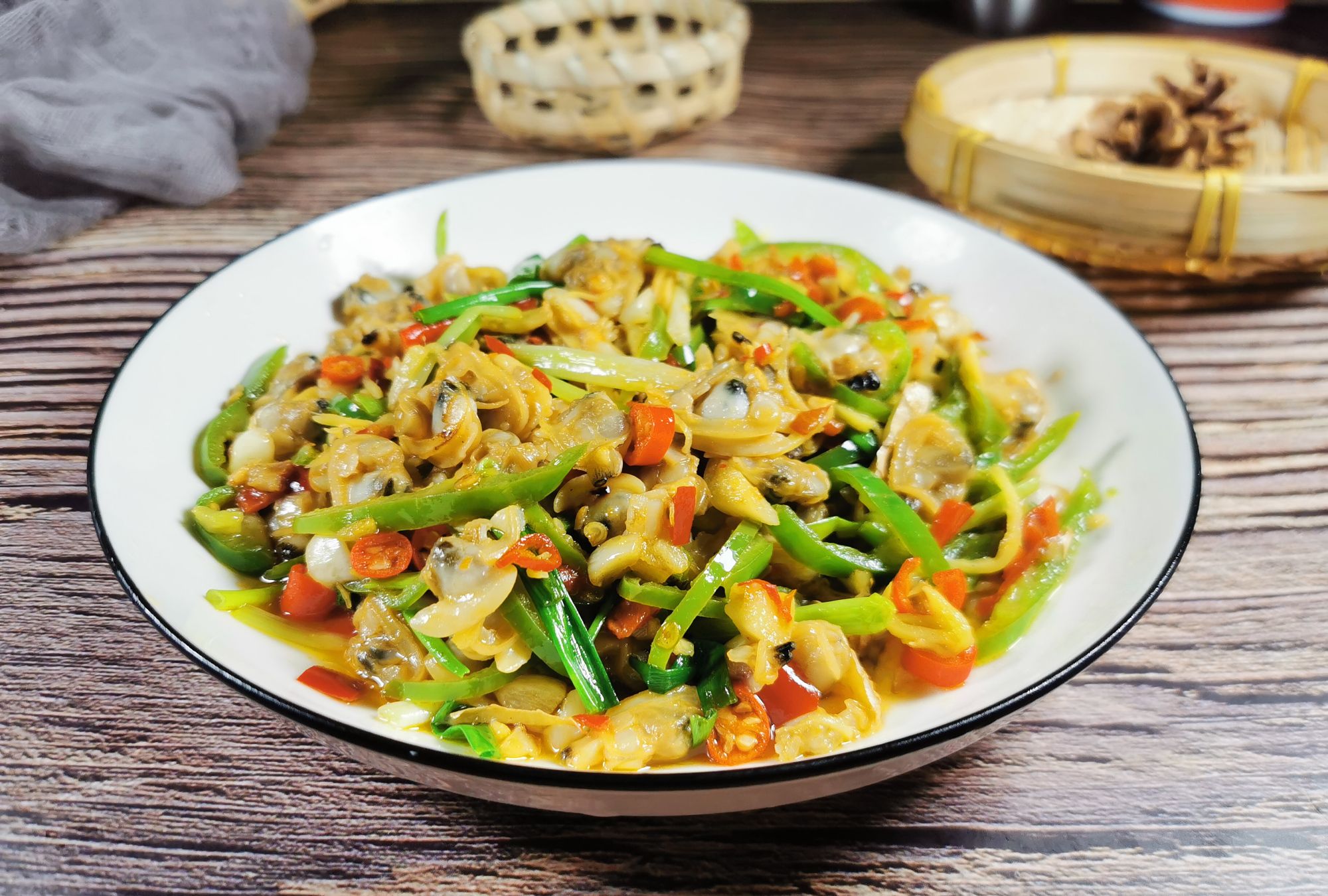 自己在家炒花甲肉,我只服这个做法,肉质鲜嫩,做法一看就能学会_高清