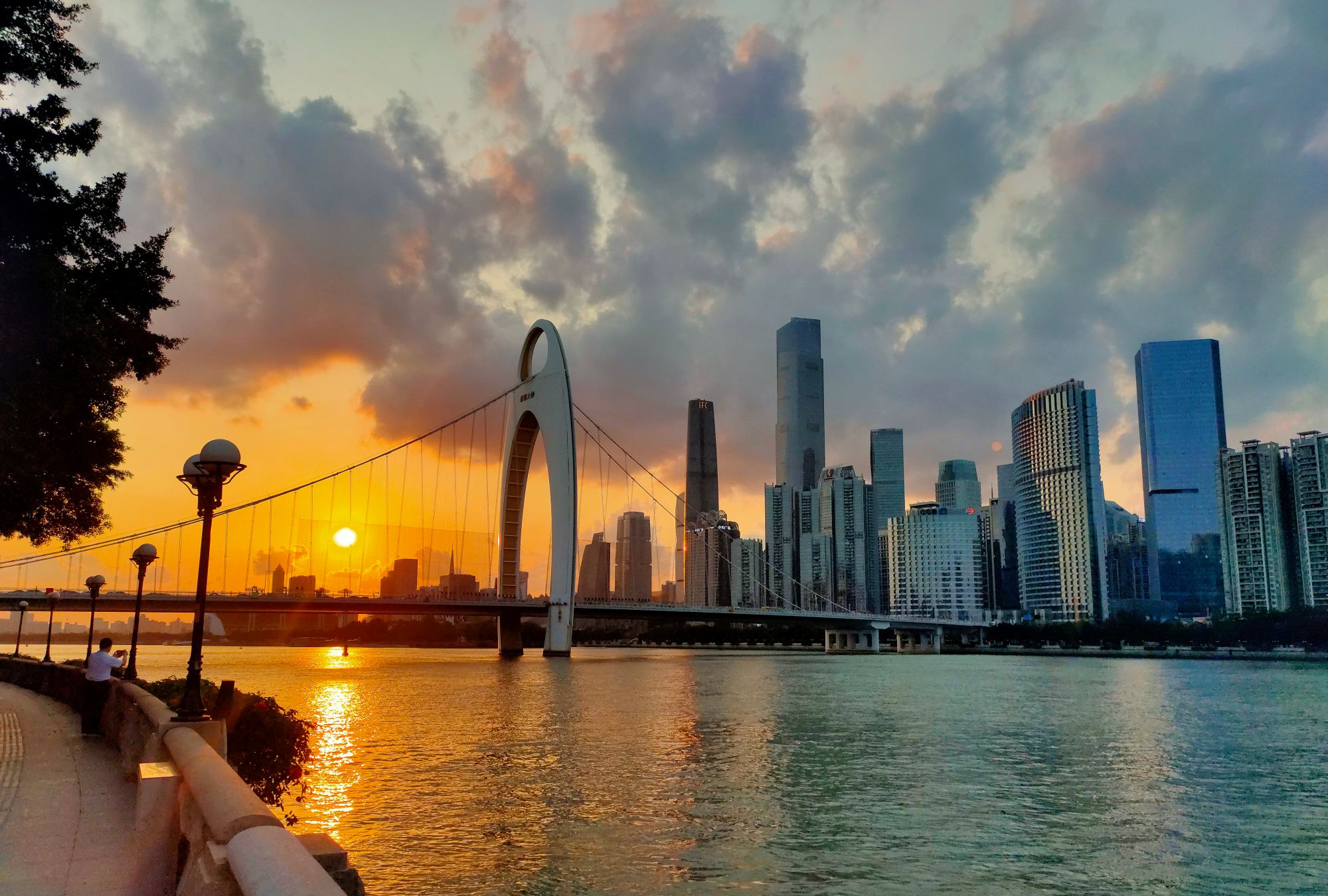 夕阳下的广州珠江新城,太美了,像美国曼哈顿_高清图集_新浪网