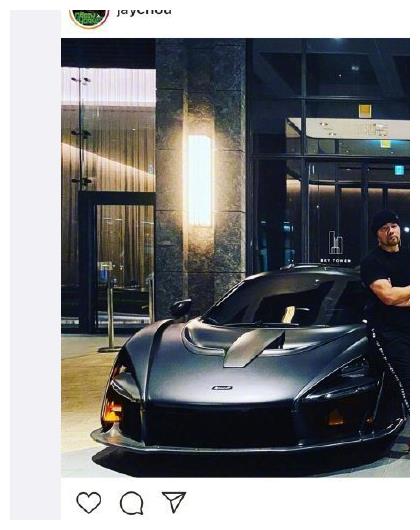 周杰伦近照曝光,晒价值千万豪车为新歌宣传,穿着宽松难掩发福身