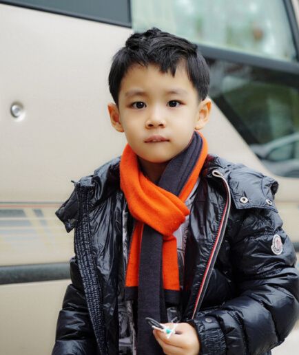 女神曹颖的儿子王子,五官清秀调皮可爱,小帅哥一枚!