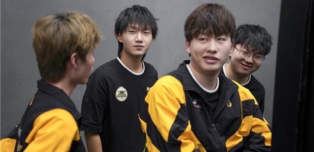 S组又双叒叕乱了,TTG被踢出天狼星,eStar为夺冠练阵容休闲区蓝鸢梦想 - Www.slyday.coM S组又双叒叕乱了,TTG被踢出天狼星,eStar为夺冠练阵容休闲区蓝鸢梦想 - Www.slyday.coM