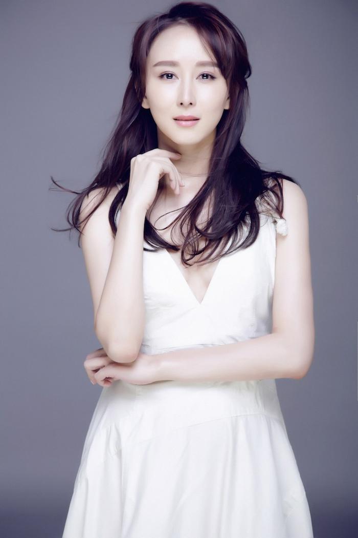 女演员胡静,清新优雅,美艳大气!