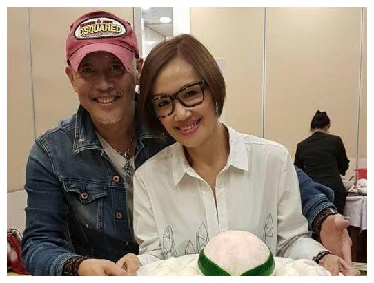 老公放弃尊严照顾病床的她,实力女明星背后,"不为人知"的爱情|韩马利