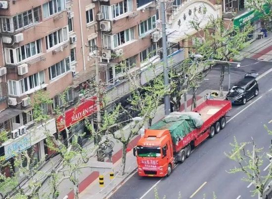 辟谣!上海杨浦一小区“分发物资在作秀”“卸了一半货就开走”?休闲区蓝鸢梦想 - Www.slyday.coM 辟谣!上海杨浦一小区“分发物资在作秀”“卸了一半货就开走”?休闲区蓝鸢梦想 - Www.slyday.coM