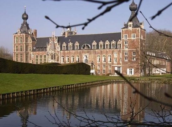 比利时鲁汶大学是现存历史最悠久的天主教大学,是规模最大的学府_高清